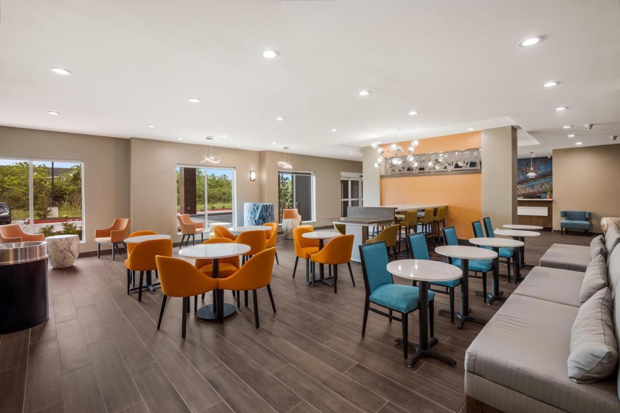 La Quinta & Suites By Wyndham