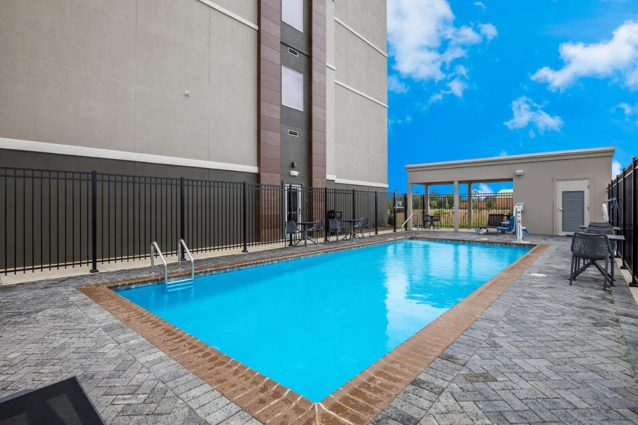 La Quinta & Suites By Wyndham Hotel Sulphur