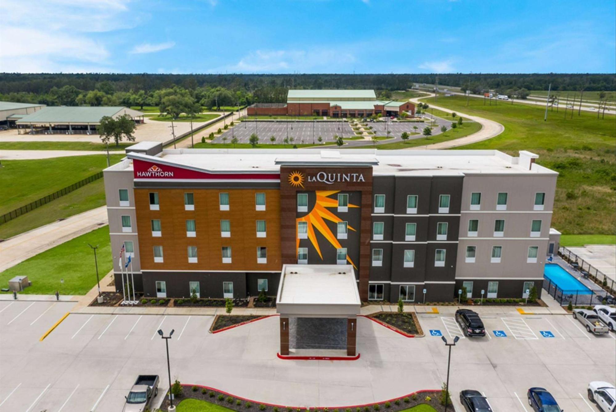 La Quinta & Suites By Wyndham Hotel Sulphur